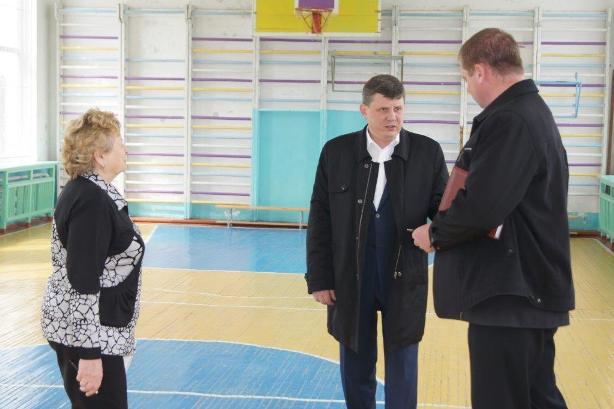 Осмотр школ Тбилисского района